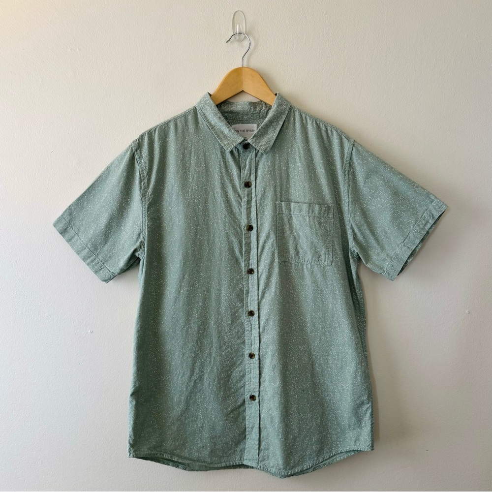 On the Byas Green/White Speckle Men’s Button Down Shirt Size L
